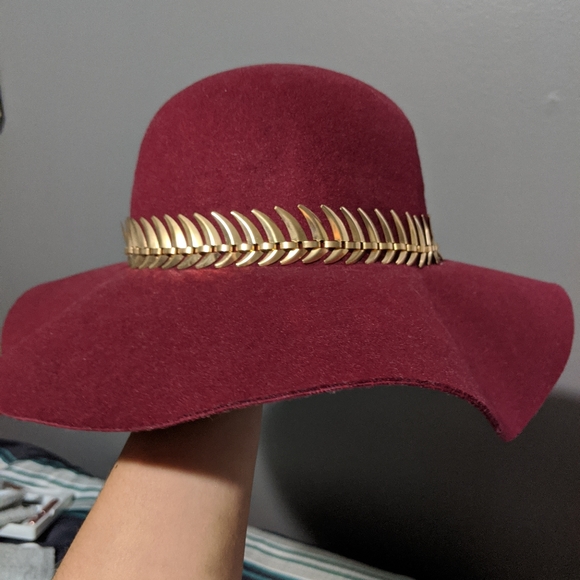 maroon and gold hat